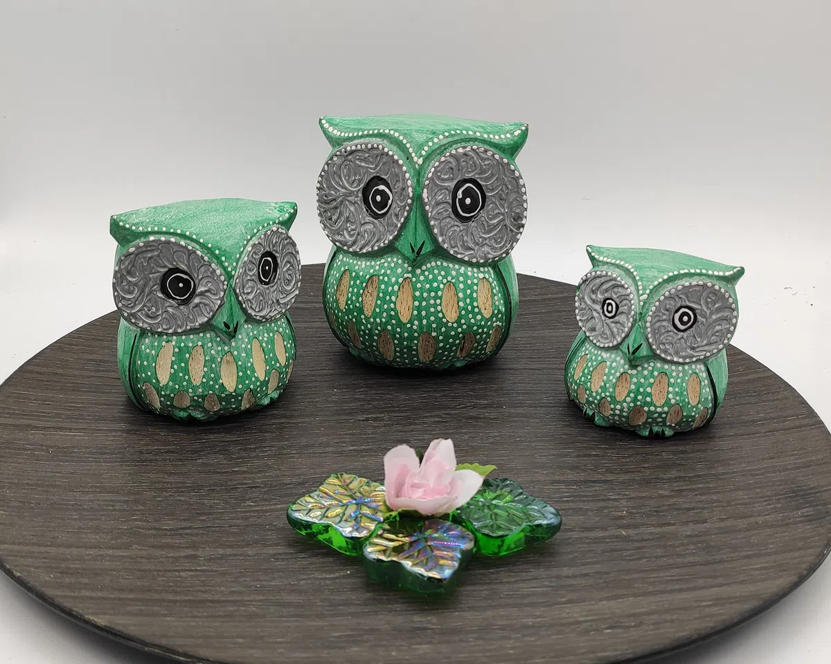 Set di 3 gufi in legno, decorazione, intagliati a mano, gufo portafortuna, idea artistica, decorazione per mobili (verde)