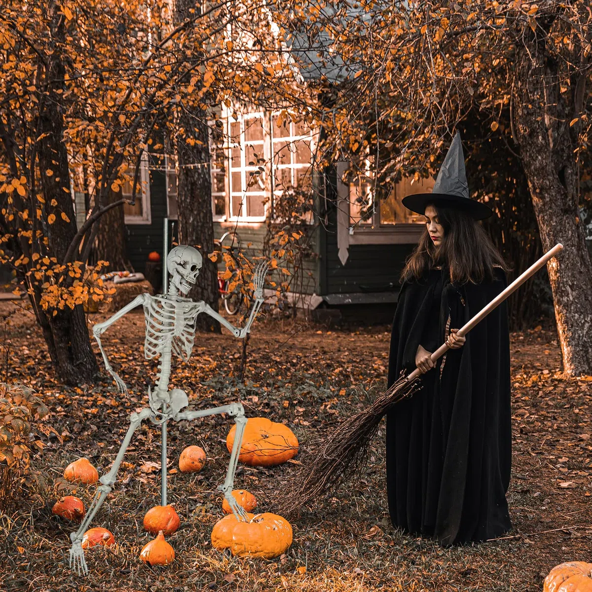 Scheletro di Halloween 165 cm realistico dimensione di vita posable scheletro umano con articolazioni mobili per Halloween decorazione casa infestata (1)
