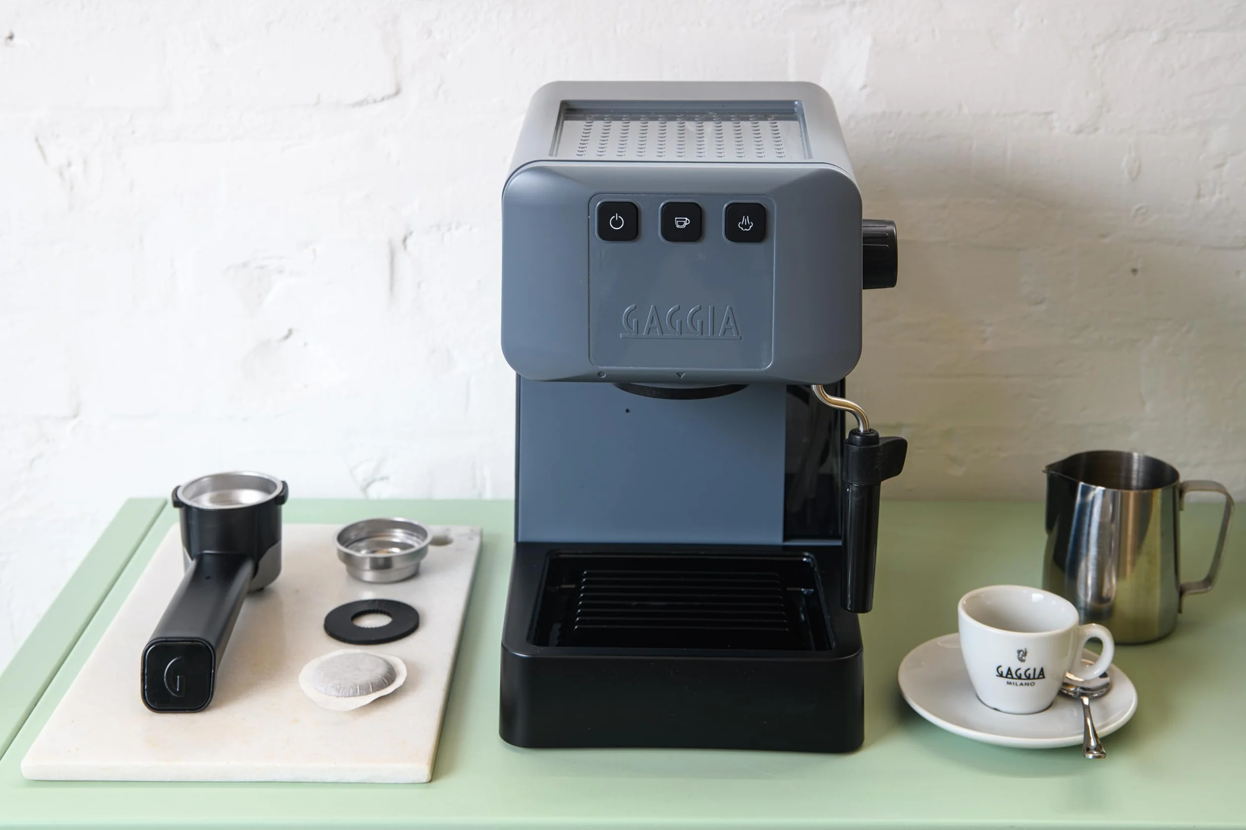 Gaggia EG2109 Grey Macchina Manuale da Caffè Espresso, Macinato o Cialde, Sistema POD per Espressi Cremosi Con Cialde, Pre-Infusione Automatica, 15 bar, Modello 2023, 100% Made in Italy