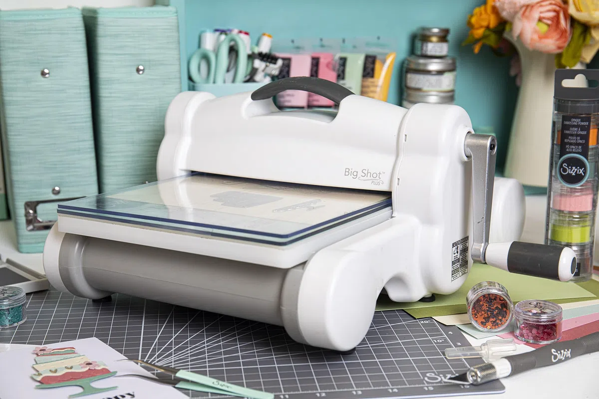 Macchina per fustellatura e goffratura Sizzix Big Shot Plus per arte e artigianato, ideale per realizzare biglietti, scrapbooking, adesivi e scrivere diari | A4 da 21 cm