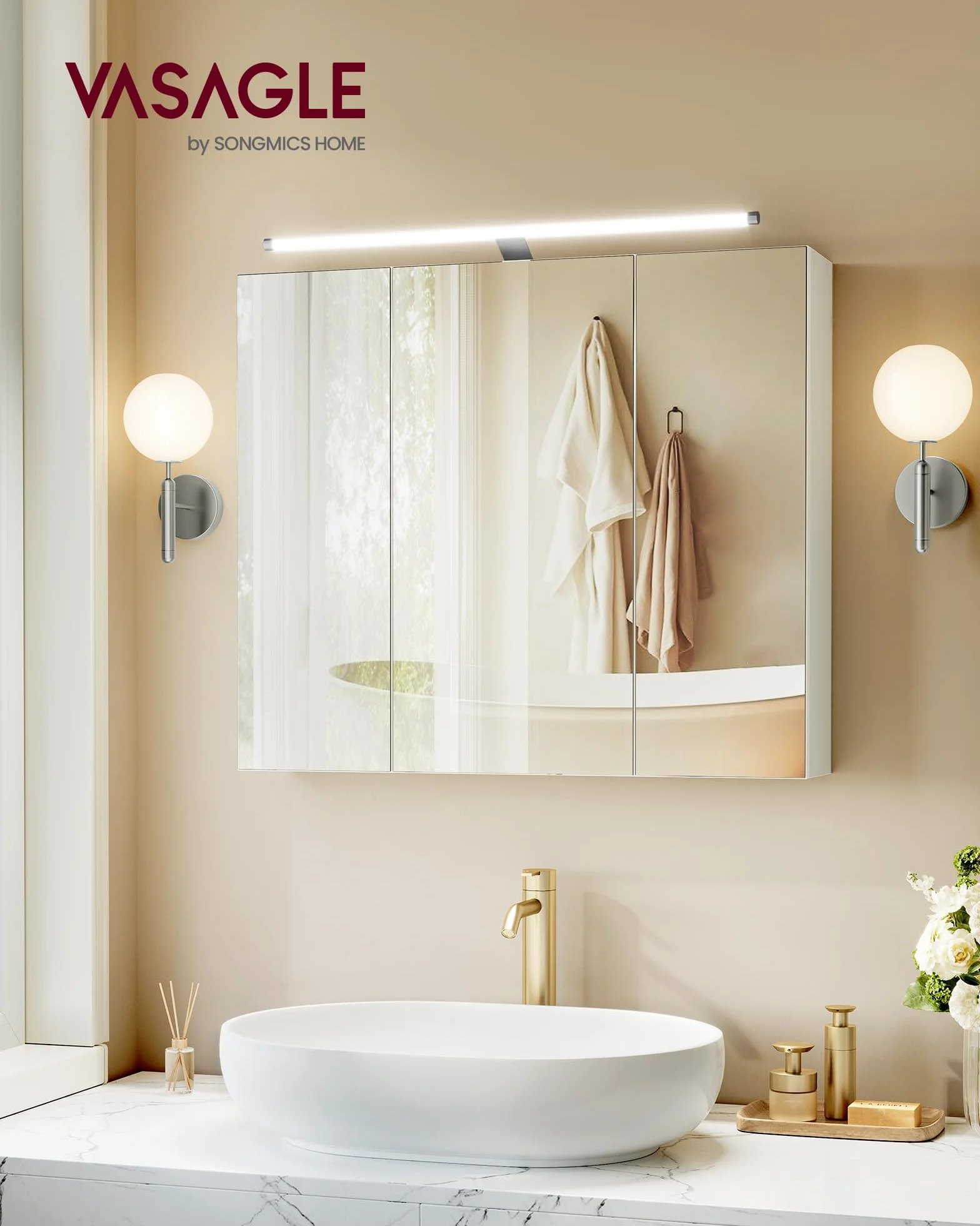 VASAGLE KAILYN Collezione - Armadietto da Bagno Sospeso con 3 Ante a Specchio e Illuminazione, Ripiani Regolabili, Stile Moderno, 15 x 70 x 60 cm, Bianco Nuvola BBK139WB01