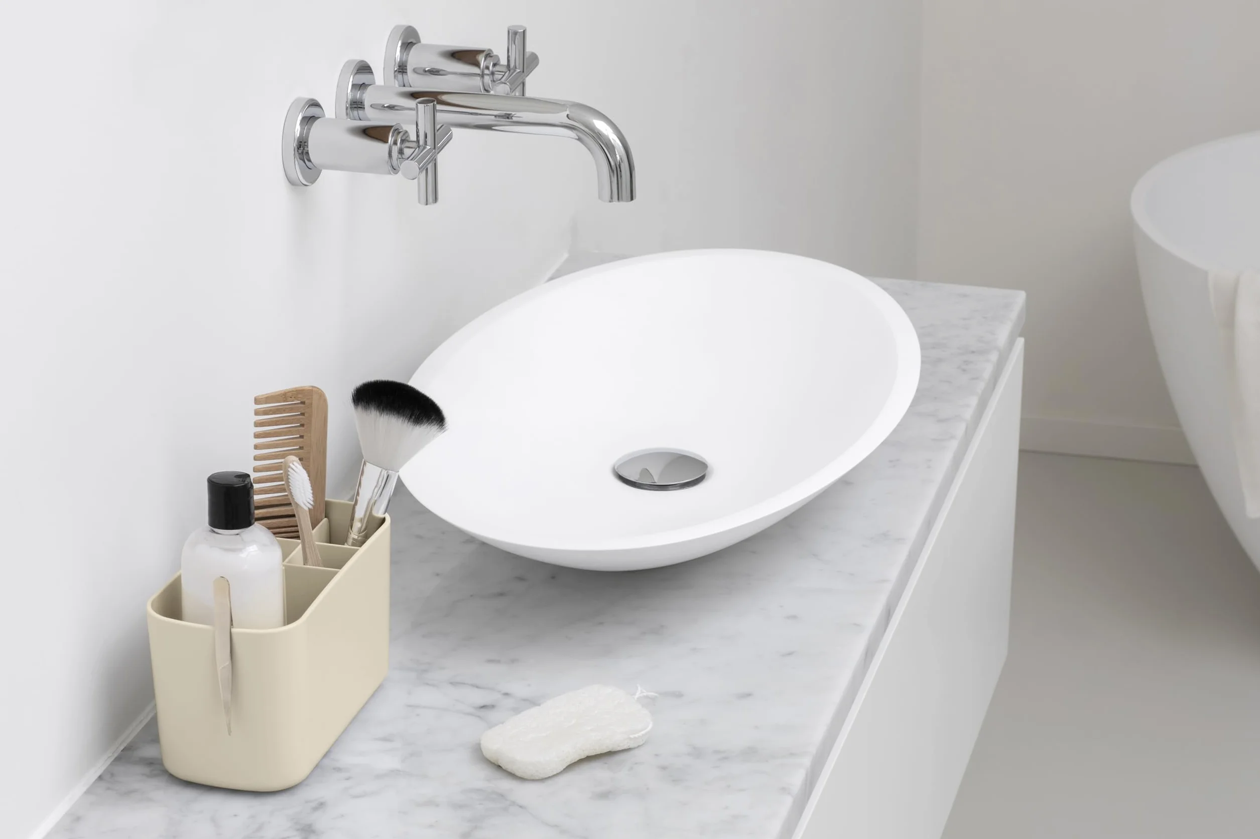 Brabantia - ReNew Portaoggetti da Lavabo - Organizzatore per Lavandino - Adatto come Portaspazzolino - Base Antigraffio - Facile da Pulire - Resistente alla Corrosione - Soft Beige - 20 x 10 x 11 cm
