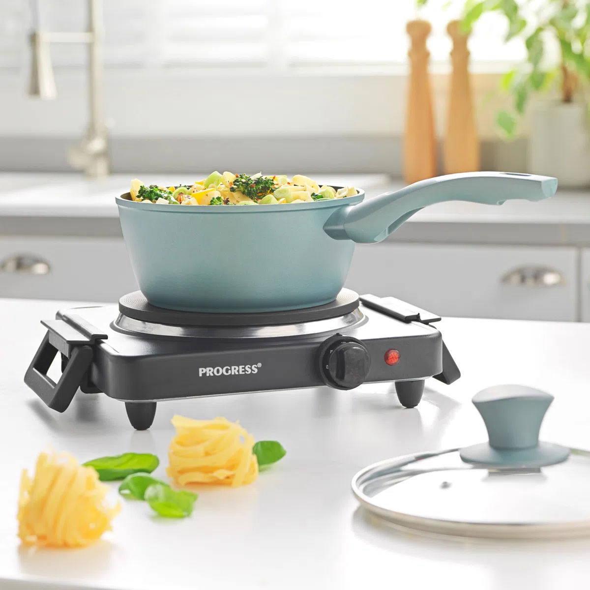 Progress Piastra Singola – Fornello Elettrico da 1500W con 5 Livelli di Calore, Piastra Portatile da 18,5 cm, Design Compatto Facile da Pulire e Piedini Antiscivolo, Ideale per Cucine Piccole