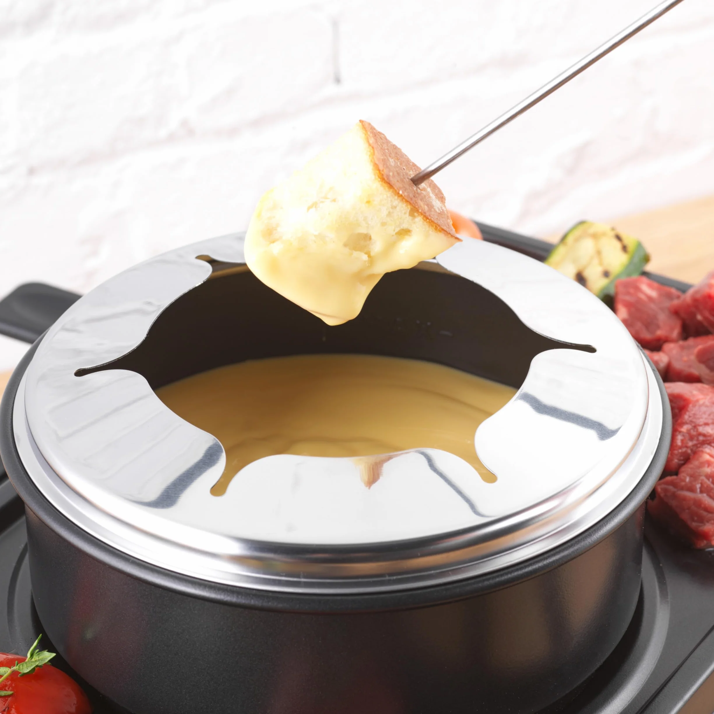 Petra PT4513VDE Grill Raclette - 6 Persone 2 in 1 Piastra Raclette e Foduta Formaggio, padelle per griglia antiaderenti, termostato regolabile, 6 forchette, 8 spatole in legno, Pentola da 1,3L, 1400W