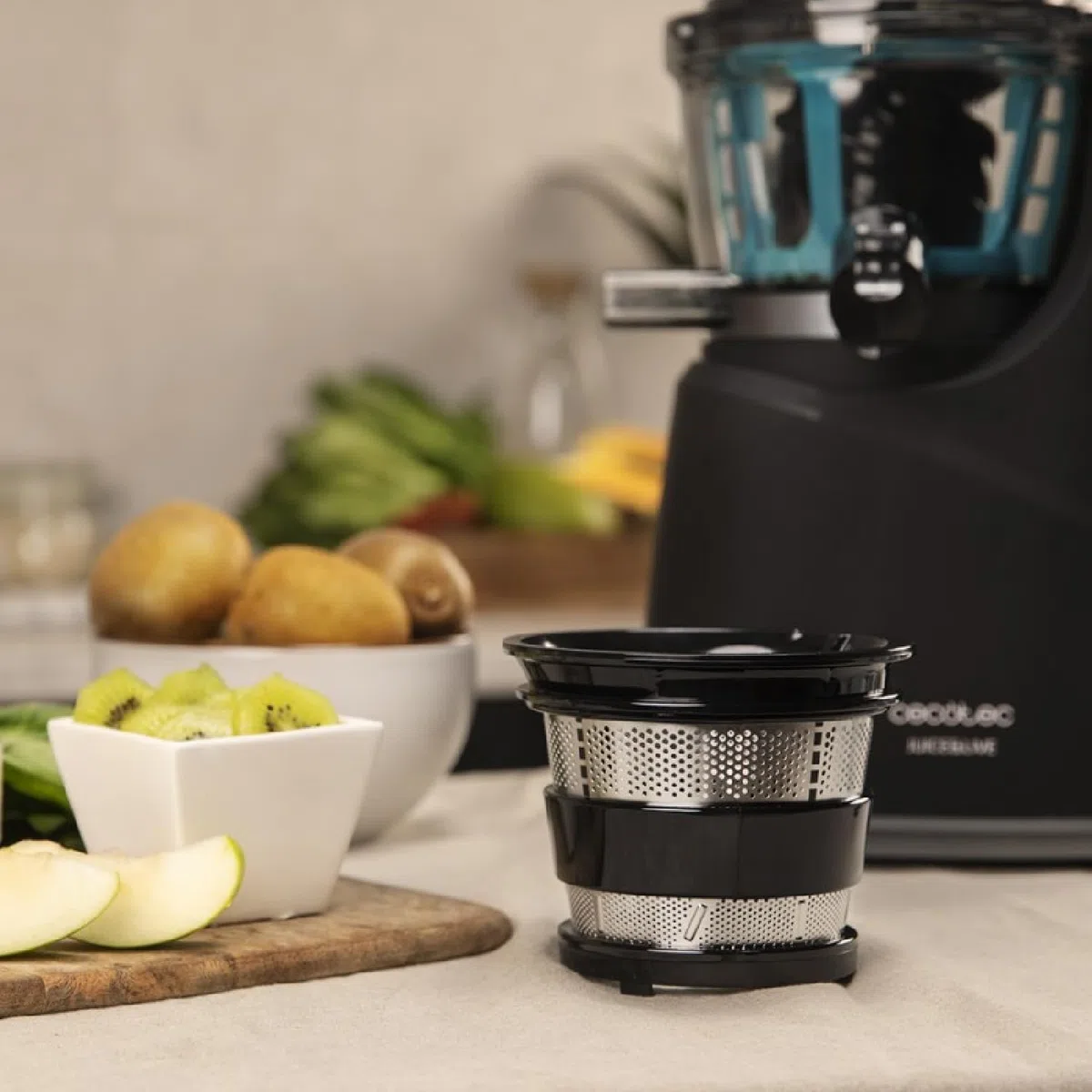 Cecotec Cecojuicer Pro - Filtro smoothies e frullati per centrifuga a freddo, frutta e verdura, estrattore di succo con canale XL per frutta intera
